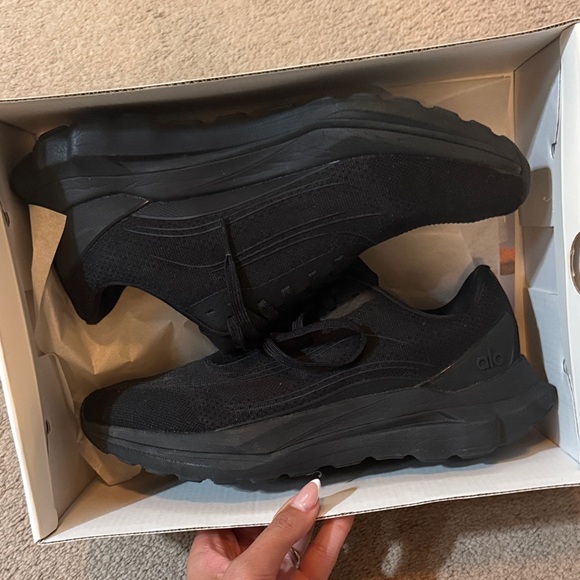 Alo Yoga black runner - Picture 1 of 4